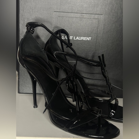 Saint Laurent
Opyum YSL Patent Ankle-Strap Sandals, black, size 42 - Picture 2 of 11